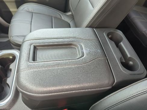 Used 2021 Chevrolet Silverado 1500 High Country w/ Technology Package image 32