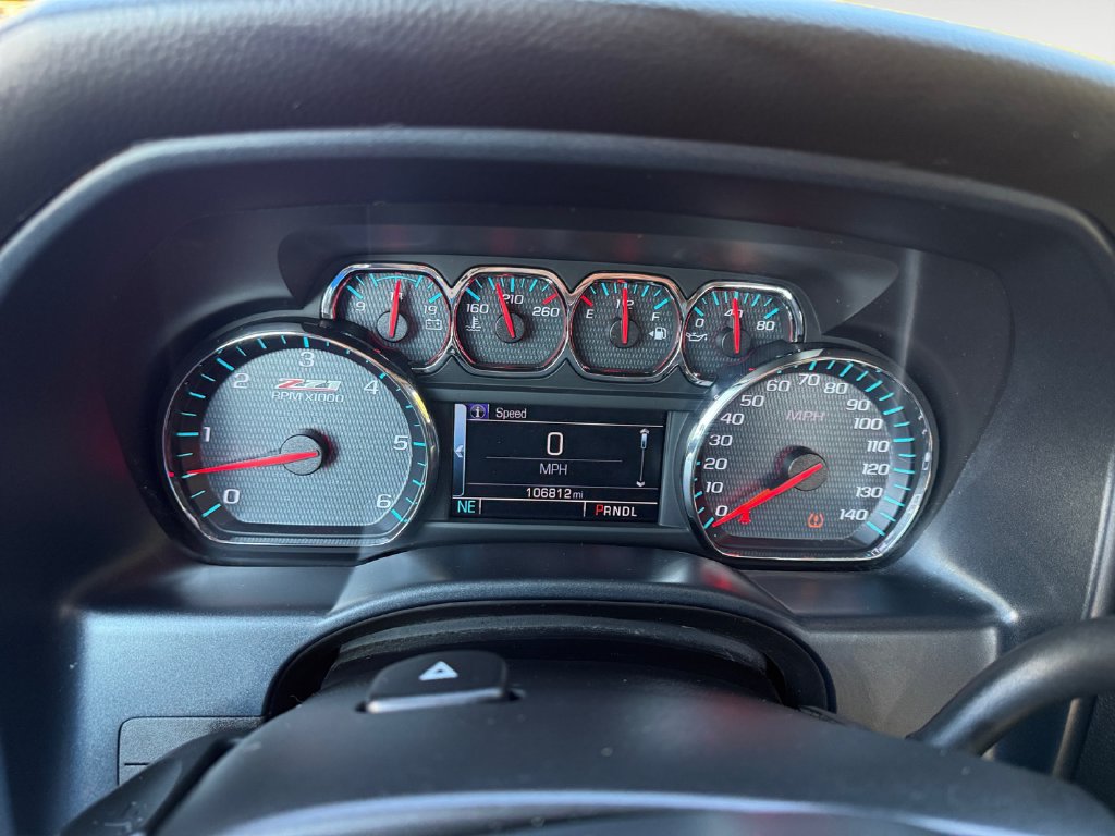 Used 2018 Chevrolet Silverado 1500 LT w/ Midnight Edition AWD/4WD image 17