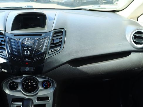 Used 2018 Ford Fiesta SE image 43