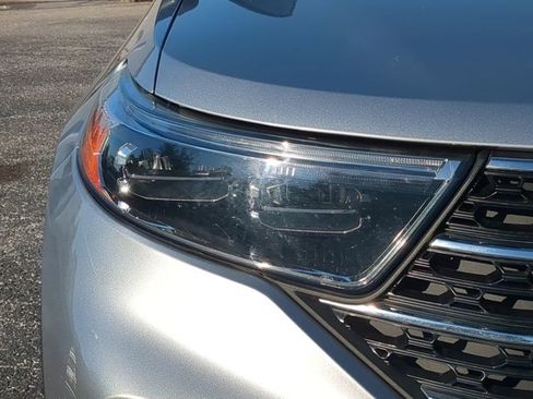 Used 2020 Ford Explorer XLT image 10