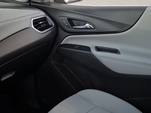 Used 2018 Chevrolet Equinox Premier image 29