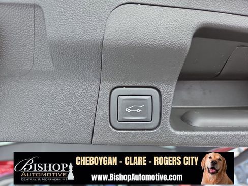 Used 2023 GMC Acadia SLT w/ Elevation Edition image 32