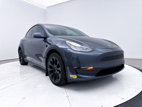 Used 2022 Tesla Model Y Long Range image 9