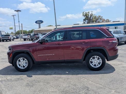Used 2025 Jeep Grand Cherokee Laredo w/ Luxury Tech Group I RWD image 7