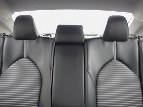 Used 2022 Toyota Camry SE FWD image 14