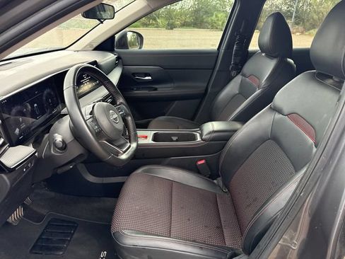 Certified 2025 Nissan Kicks SR FWD image 10
