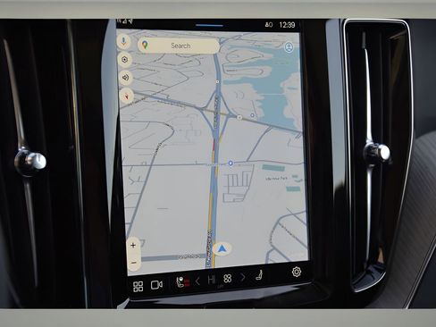 Used 2025 Volvo XC60 T8 Plus w/ Protection Package Premier image 16