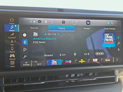 Used 2025 Jeep Wrangler Unlimited Rubicon w/ Technology Group image 27