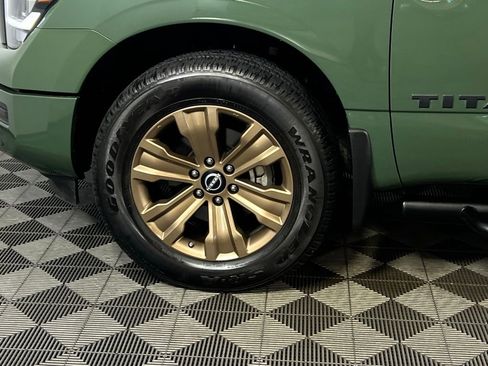 Used 2024 Nissan Titan SV w/ SV Bronze Edition Package image 11