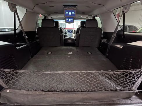 Used 2018 Chevrolet Suburban LT RWD image 22
