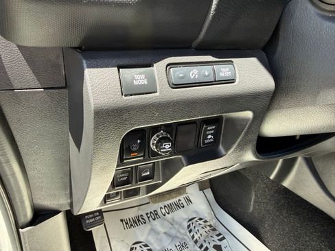 Used 2022 Nissan Frontier SV AWD/4WD image 12