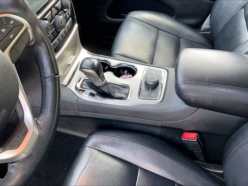 Used 2022 Jeep Grand Cherokee Limited image 16