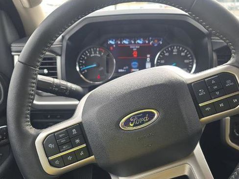 Used 2024 Ford Expedition XLT image 7