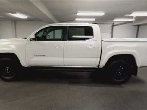Used 2022 Toyota Tacoma SR5 image 5