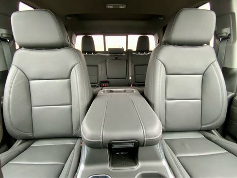 New 2026 GMC Sierra 1500 SLT w/ SLT Convenience Package image 32