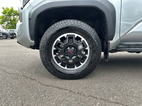 Used 2024 Toyota Tacoma TRD Off-Road w/ TRD Off Road Upgrade Package AWD/4WD image 11