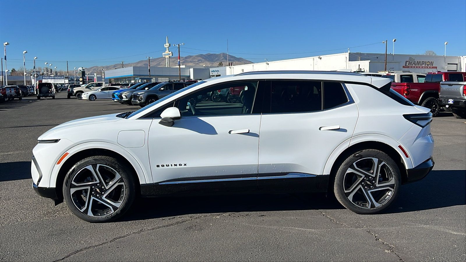 New 2026 Chevrolet Equinox EV LT w/ Convenience Package II AWD/4WD image 8
