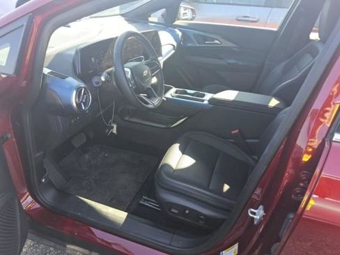 Used 2025 Chevrolet Equinox EV LT w/ Convenience Package image 8