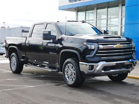 Used 2024 Chevrolet Silverado 3500 LTZ image 23