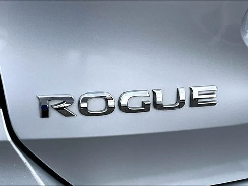 Used 2018 Nissan Rogue SV AWD/4WD image 30
