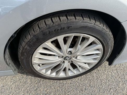 Used 2020 Toyota Camry XLE image 10