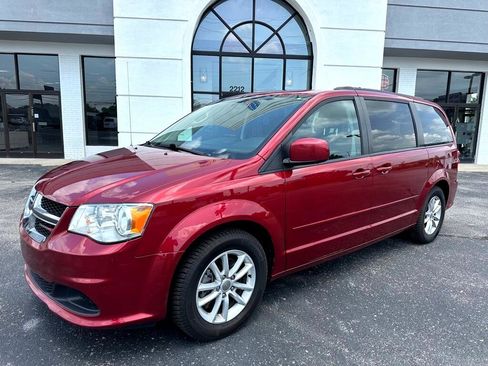 Used 2015 Dodge Grand Caravan SXT w/ UConnect Hands-Free Group image 2