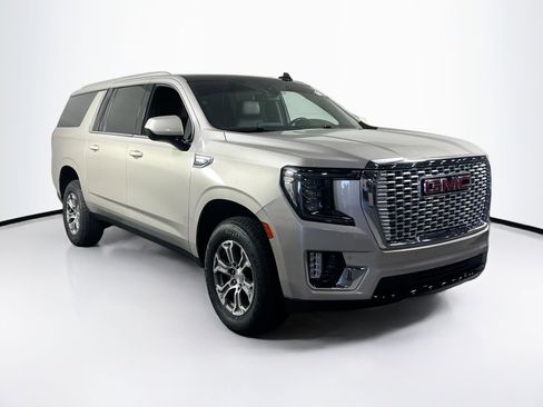 Used 2022 GMC Yukon XL SLE image 3