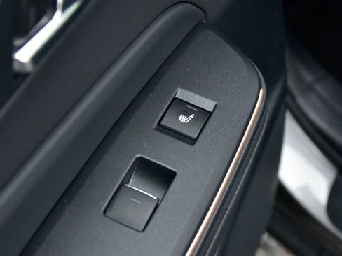 Used 2023 Toyota Crown Limited image 17