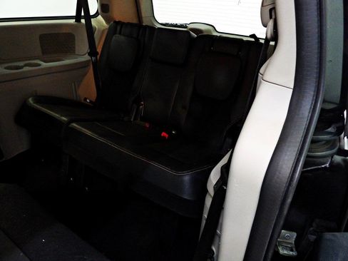 Used 2019 Dodge Grand Caravan SXT FWD image 10