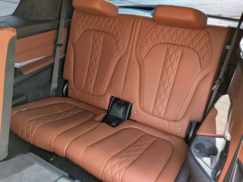 Used 2023 BMW X7 xDrive40i w/ Executive Package image 32