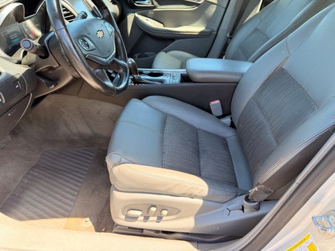 Used 2018 Chevrolet Impala LT w/ LT Convenience Package FWD image 9