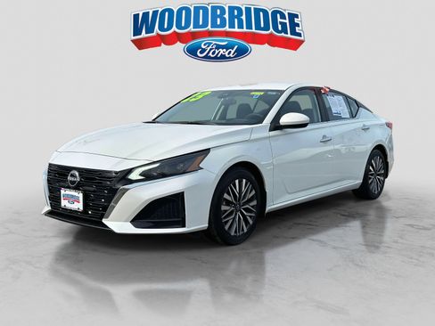 Used 2023 Nissan Altima 2.5 SV image 2