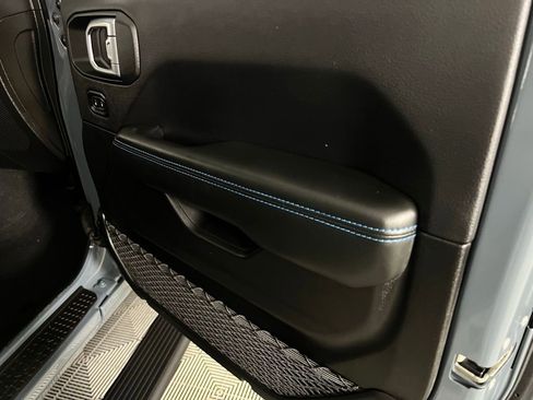 Used 2024 Jeep Wrangler Unlimited Rubicon 4xe image 36