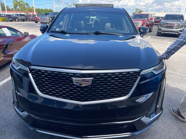 Used 2020 Cadillac XT6 Premium Luxury FWD image 2