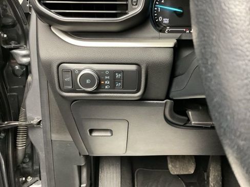 Used 2022 Ford Explorer XLT w/ Equipment Group 202A image 13