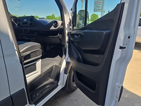 Used 2025 Mercedes-Benz Sprinter 2500 image 56