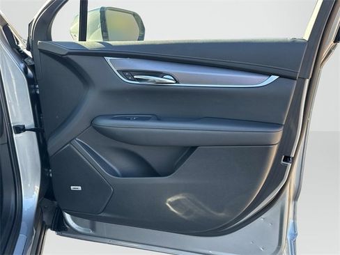 Used 2025 Cadillac XT6 Luxury image 23