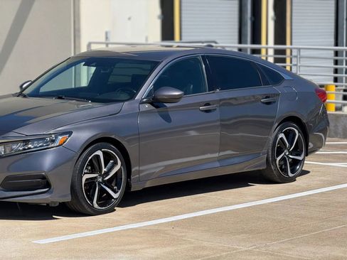 Used 2018 Honda Accord Sport image 4