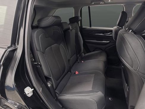 Used 2023 Jeep Grand Cherokee Laredo w/ Luxury Tech Group I image 29