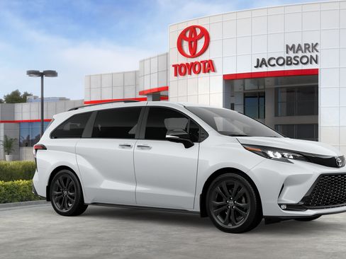 New 2026 Toyota Sienna XSE FWD image 14