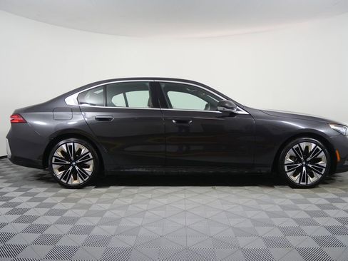 Certified 2025 BMW 530i image 2