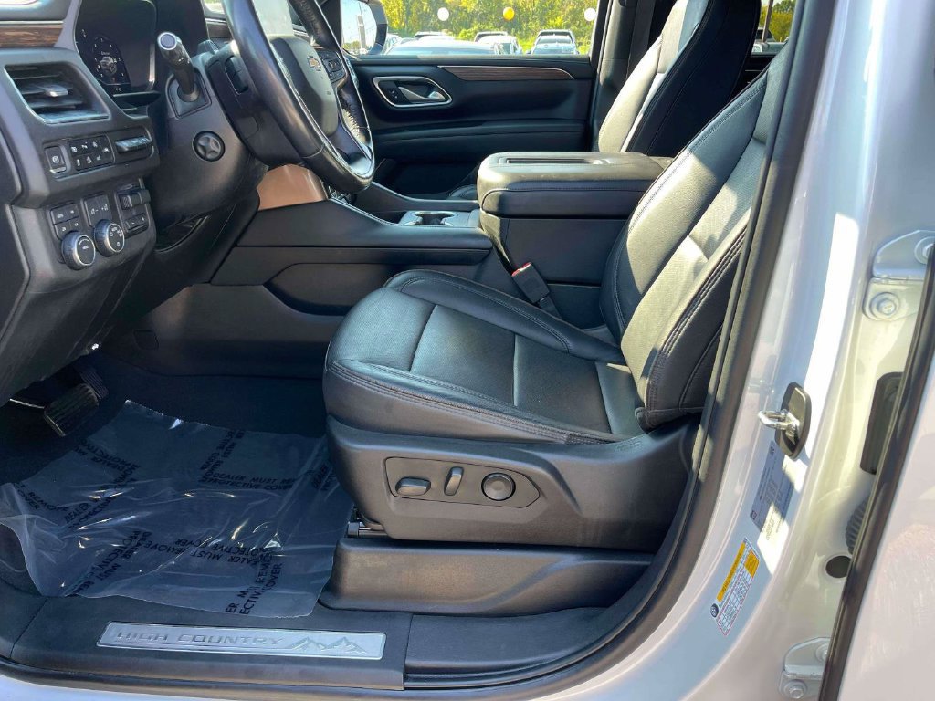 Used 2023 Chevrolet Suburban High Country w/ Advanced Technology Package AWD/4WD image 19