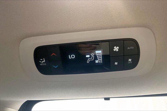 Used 2022 Chrysler Pacifica Touring-L FWD image 35
