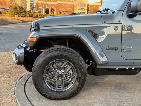 New 2026 Jeep Gladiator Sport AWD/4WD image 12