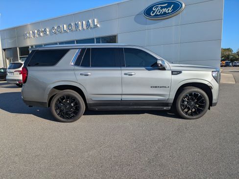 Used 2024 GMC Yukon Denali w/ Advanced Technology Package image 2