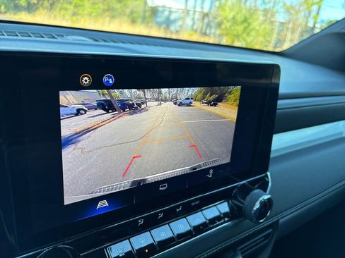 Used 2024 Chevrolet Colorado LT w/ LT Convenience Package image 16