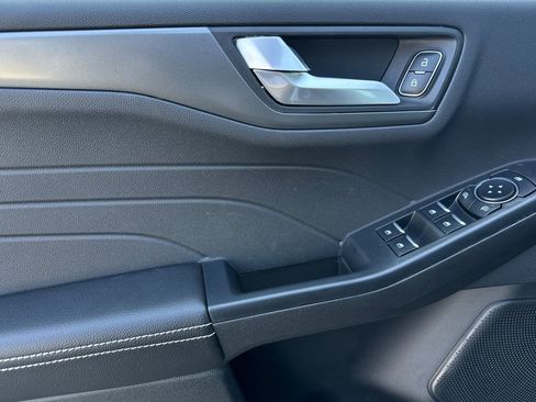 New 2025 Ford Escape SE image 11