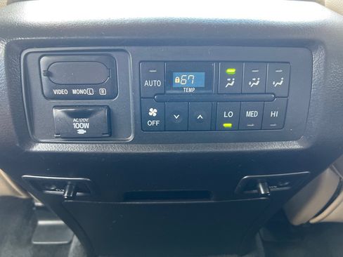 Used 2014 Toyota Sequoia Platinum AWD/4WD image 34
