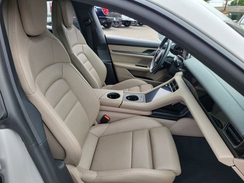 Used 2025 Porsche Taycan image 26