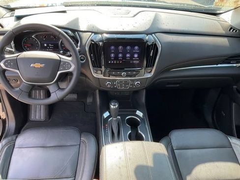 Used 2020 Chevrolet Traverse LT w/ LT Premium Package FWD image 4